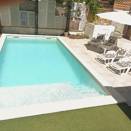 Renoviertes In Mit Privatem Pool Pula