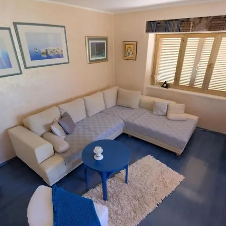 Holiday home Renoviertes In Mit Privatem Pool Pula